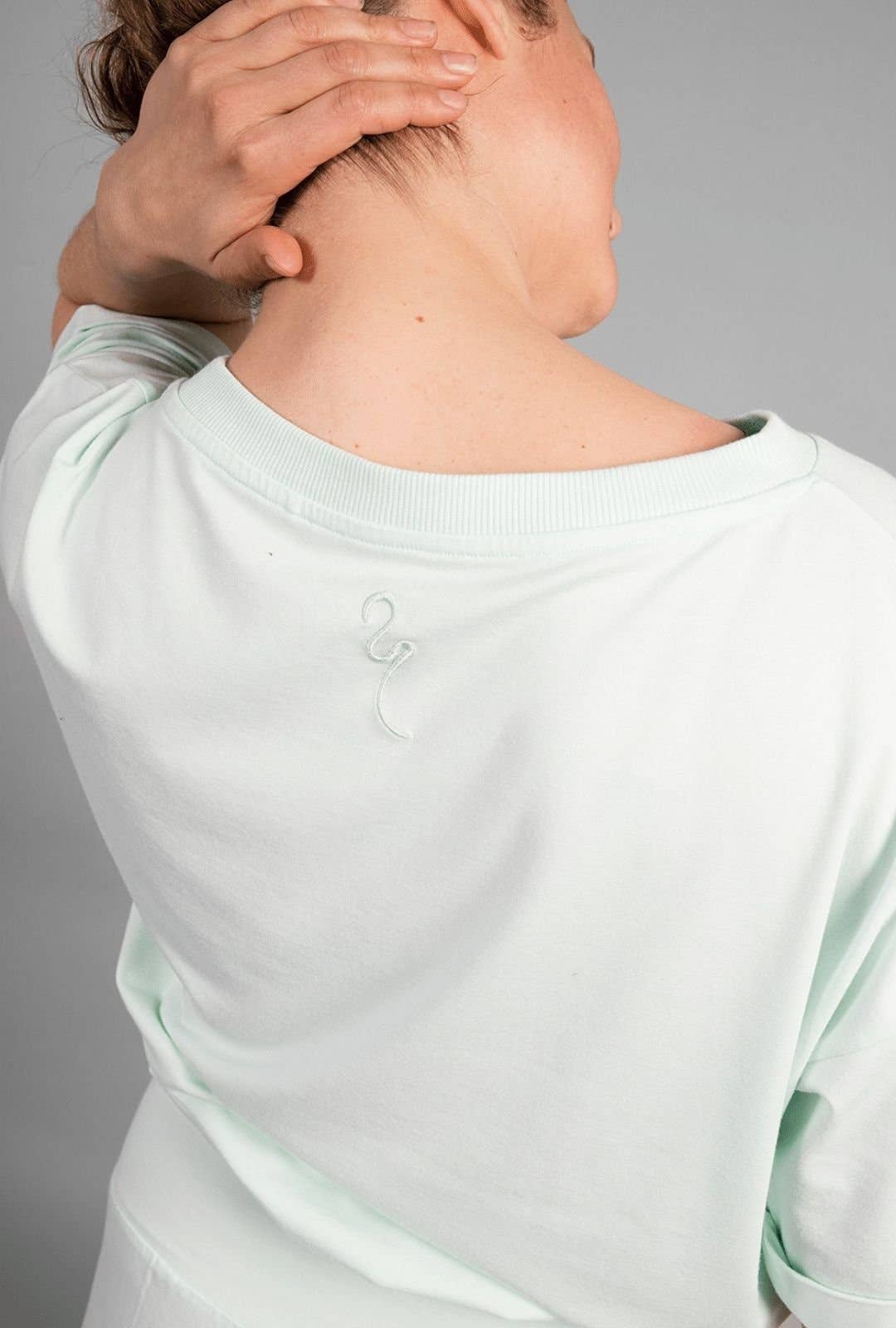 Cosma Loose Fit Shirt — Bamboo & Organic Cotton Yoga Top with Adjustable Hem Ribbon