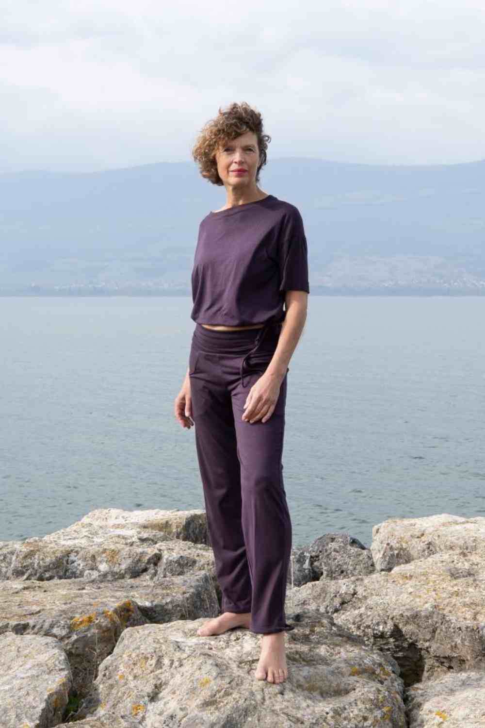 Cosma Loose Fit Shirt — Bamboo & Organic Cotton Yoga Top with Adjustable Hem Ribbon