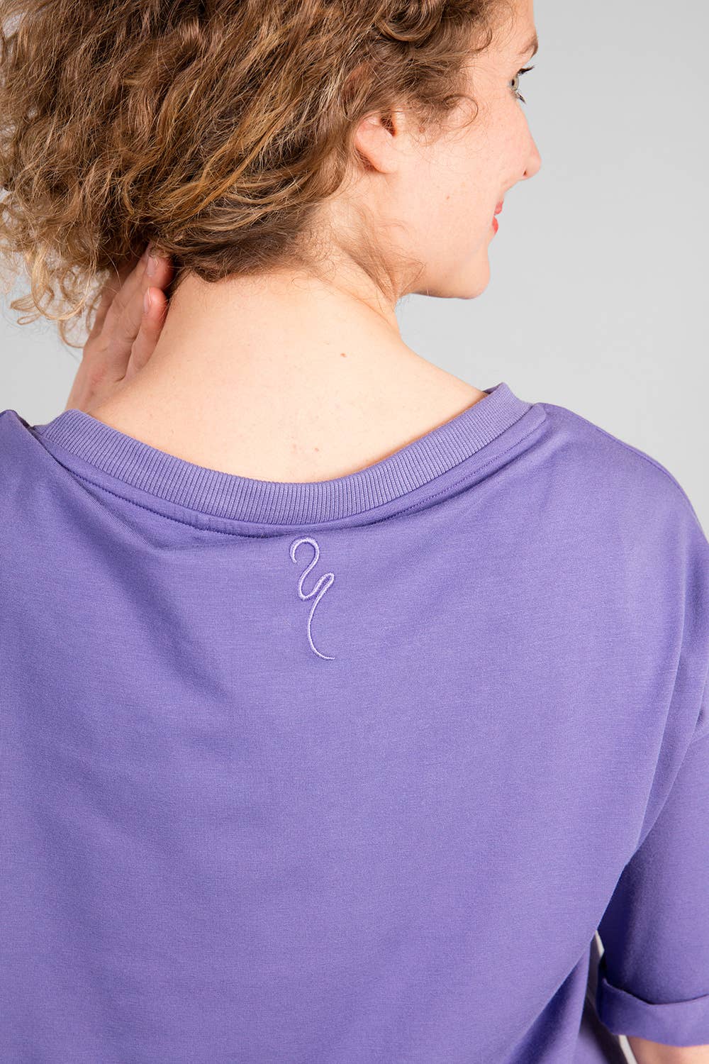 Cosma Loose Fit Shirt — Bamboo & Organic Cotton Yoga Top with Adjustable Hem Ribbon