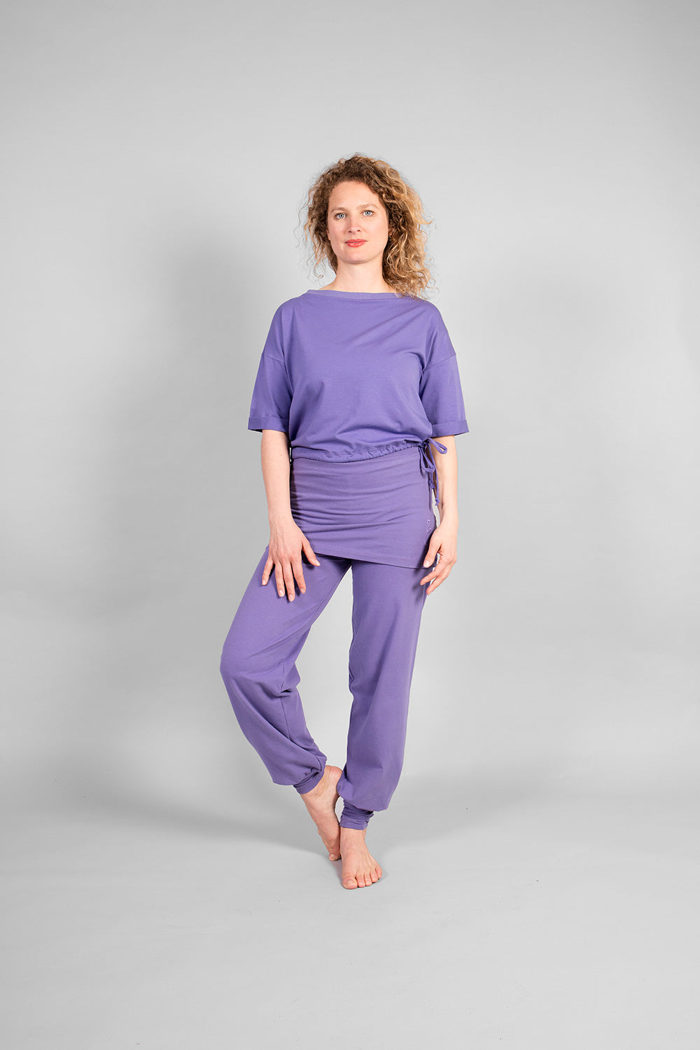 Cosma Loose Fit Shirt — Bamboo & Organic Cotton Yoga Top with Adjustable Hem Ribbon